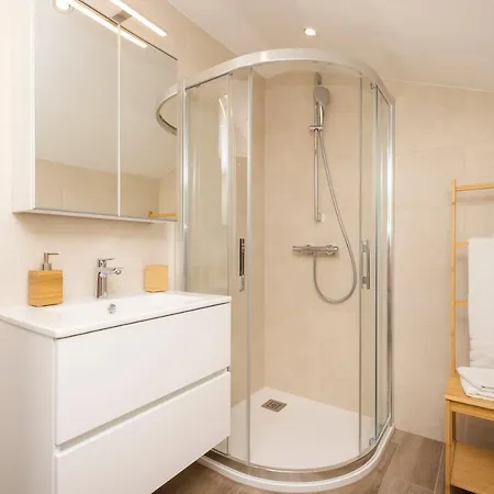 Easy Apartment *