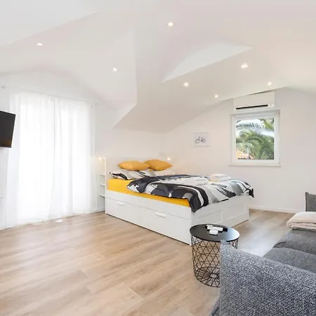 Easy Apartment *
