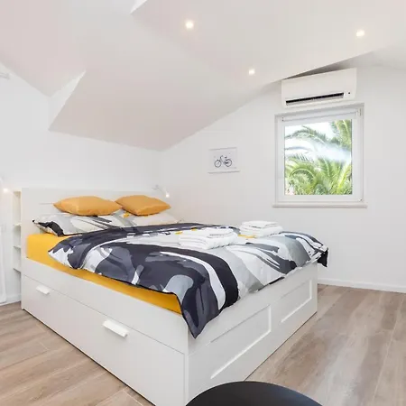 Easy Apartment *